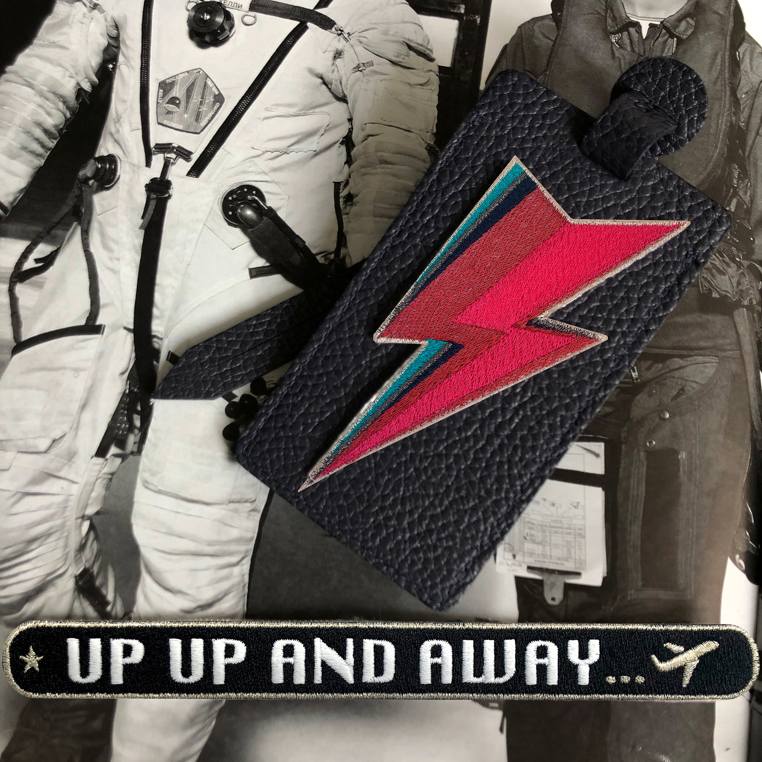 KOFFER PATCH: UP UP AND AWAY · schwarz