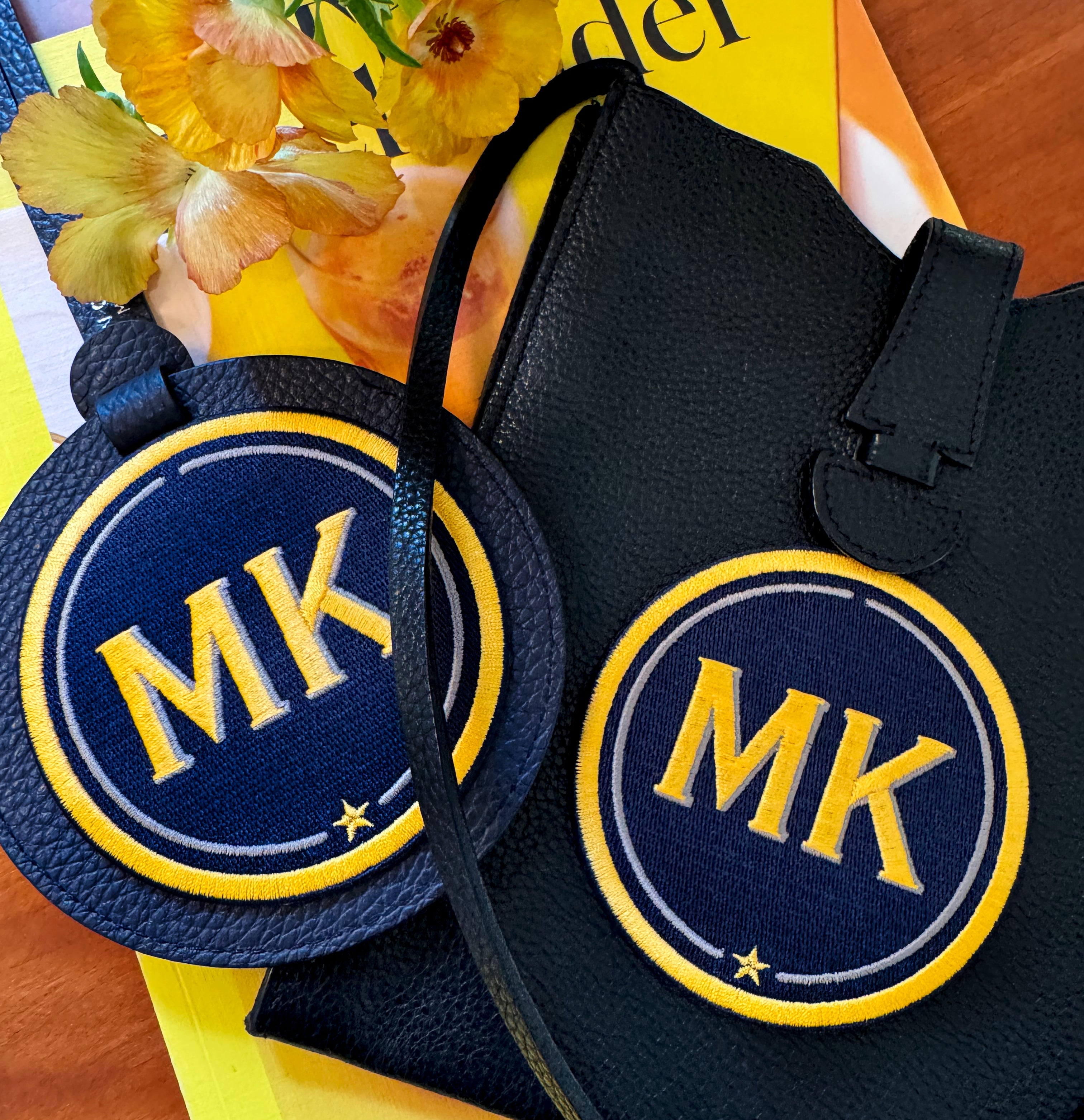 Label INITIALEN · 9cm · gelb/beige · personalisierbar