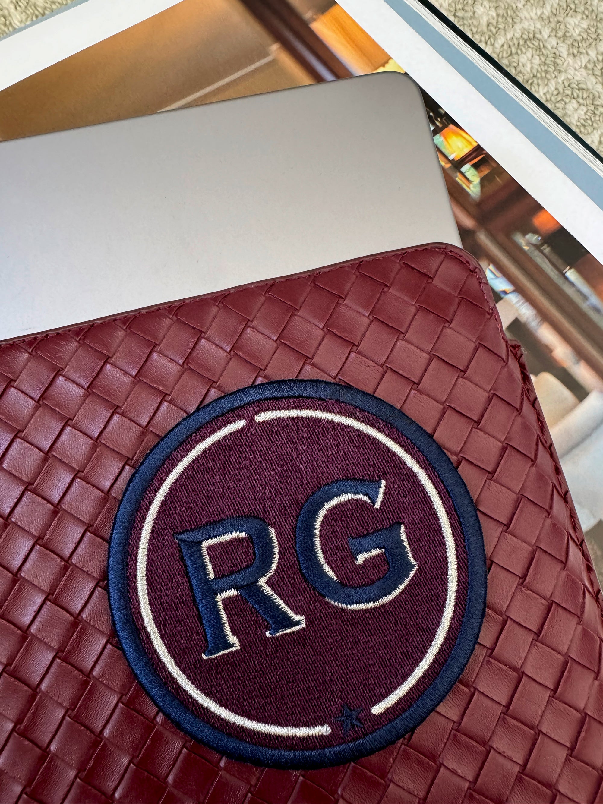 Label INITIALEN · 9cm · bordeaux · personalisierbar