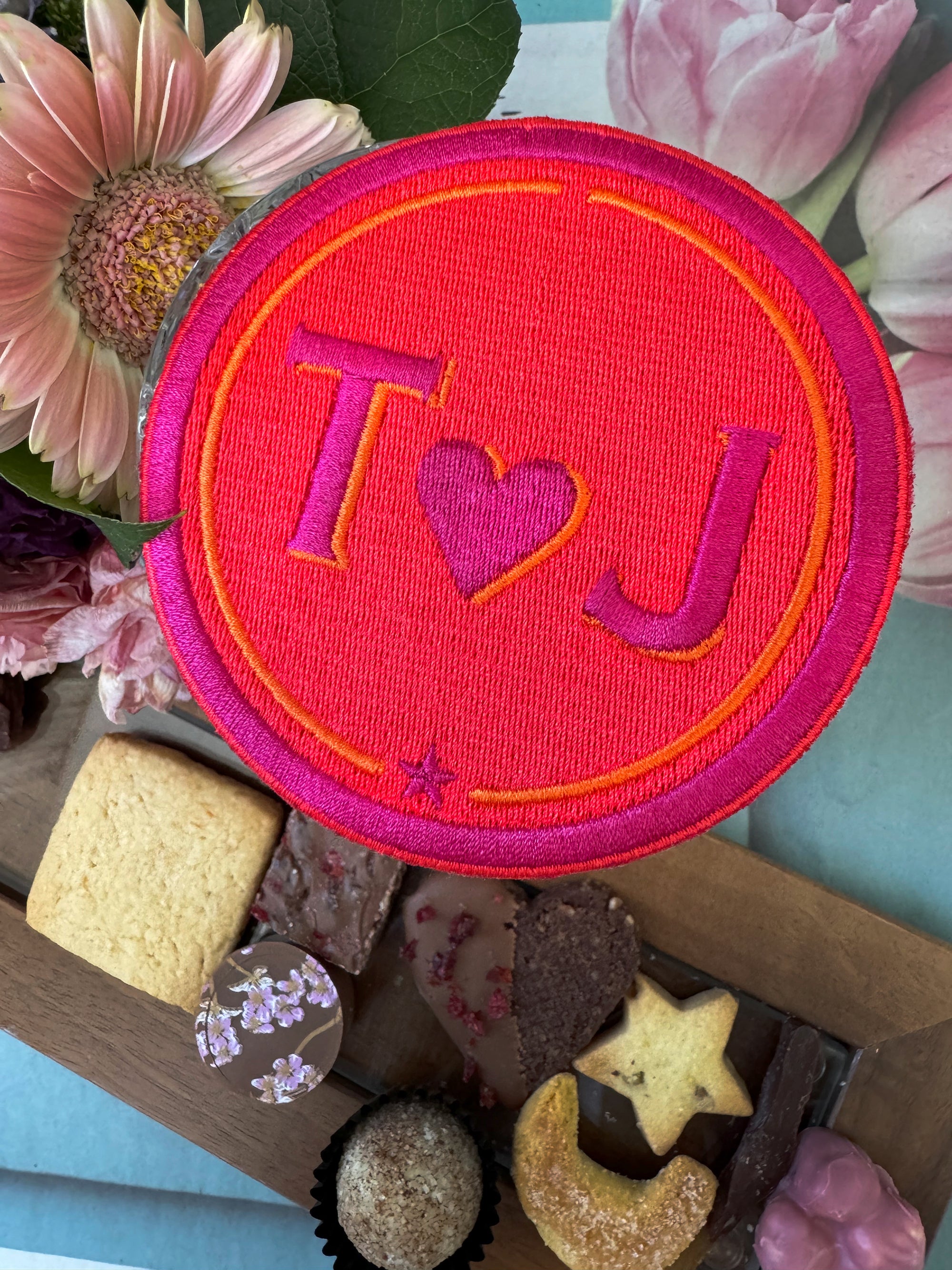 Label LOVE · 9cm · rot/pink · personalisierbar