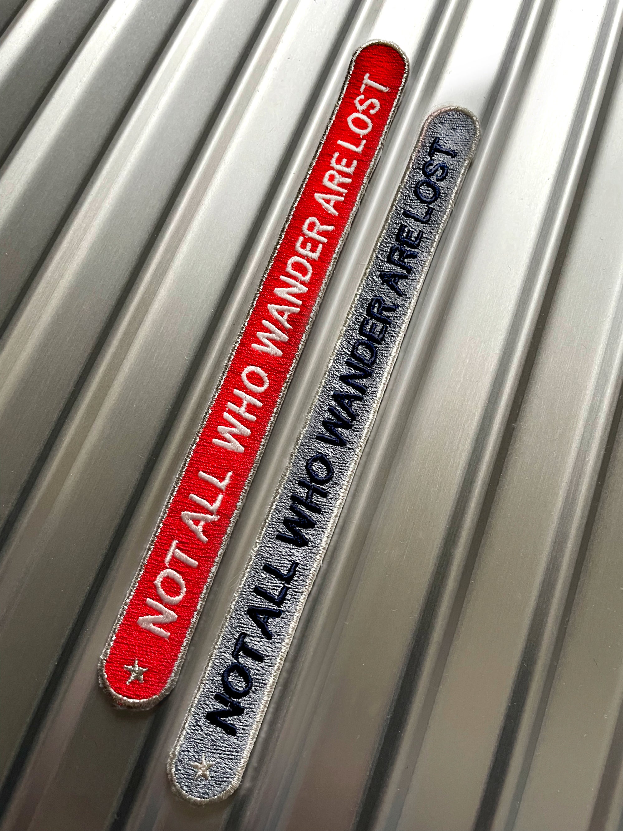 KOFFER PATCH: NOT ALL WHO WANDER...GRAU