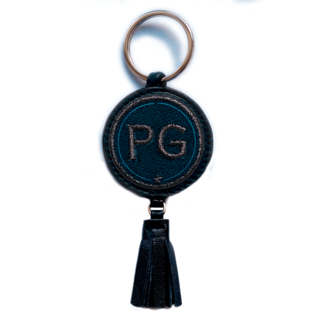 Schlüsselanhänger INITIALEN · anthrazit metallic/marine · mit Tassel · personalisierbar