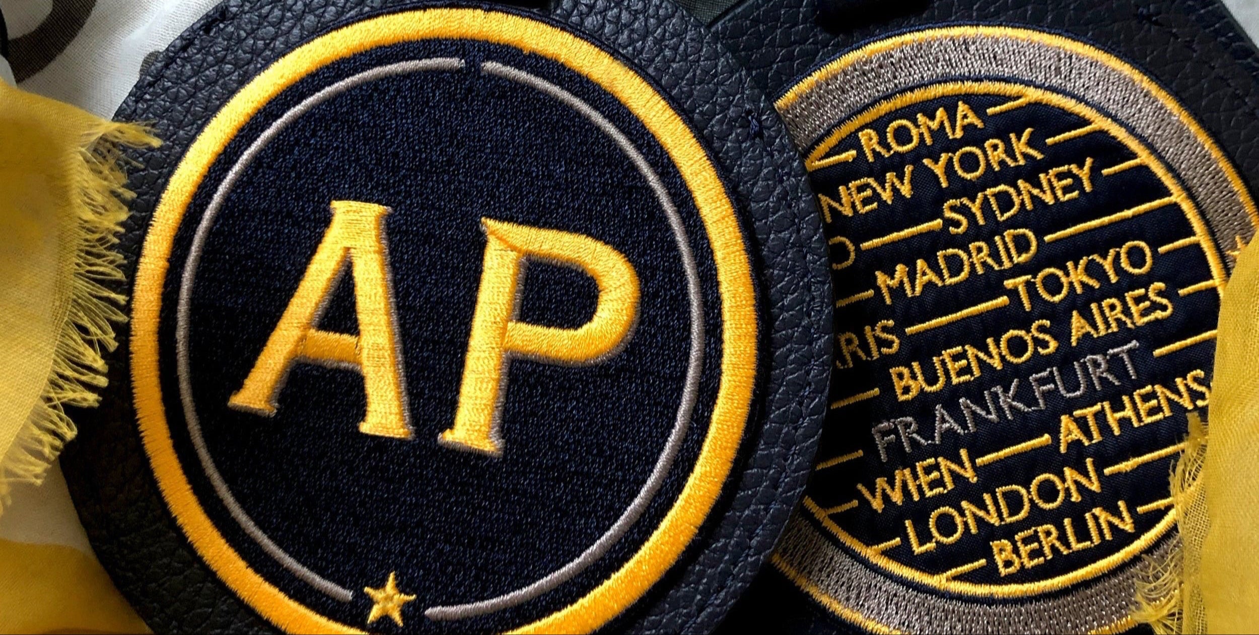 Gepäckanhänger INITIALEN · gelb/beige