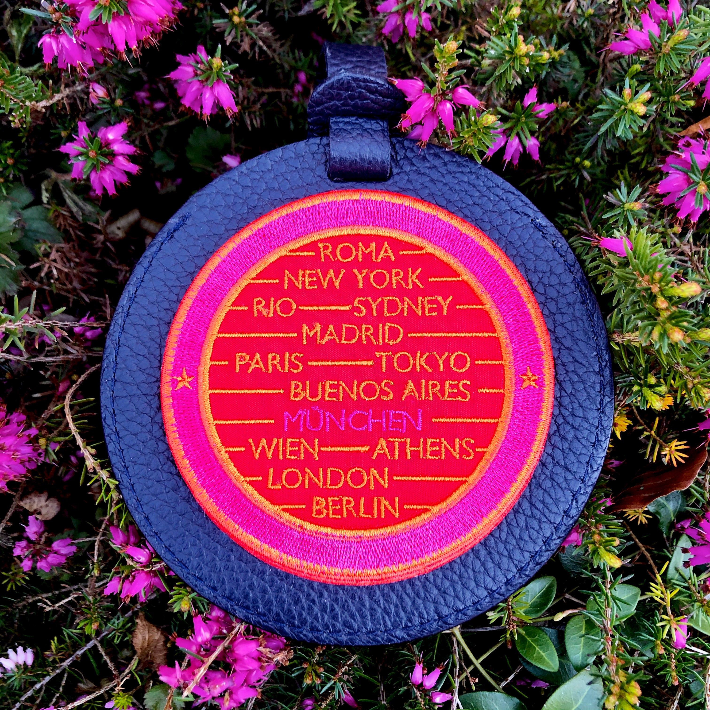 Gepäckanhänger CITIES · rot/pink · personalisierbar