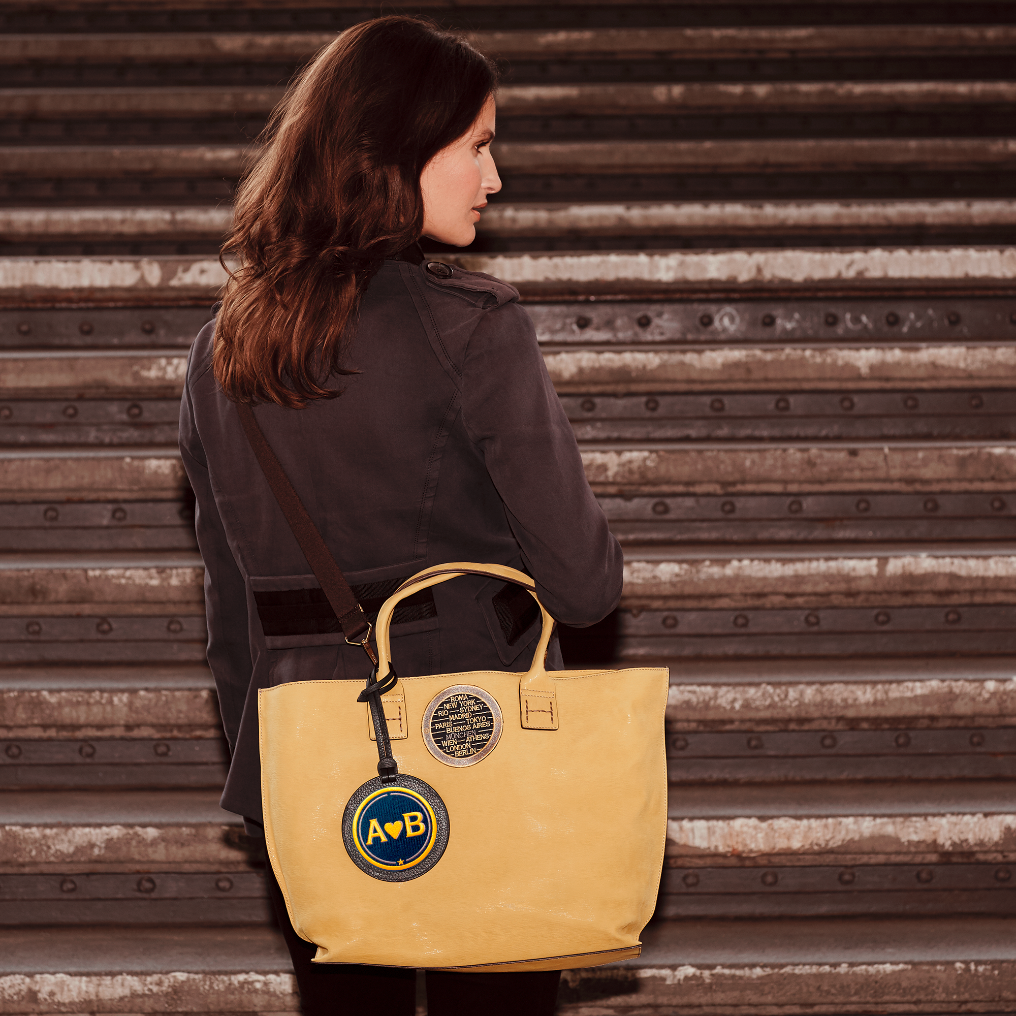 Label LOVE · 4cm · gelb/beige · personalisierbar