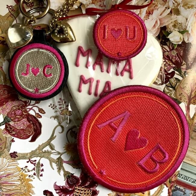 Label LOVE · 9cm · rot/pink · personalisierbar