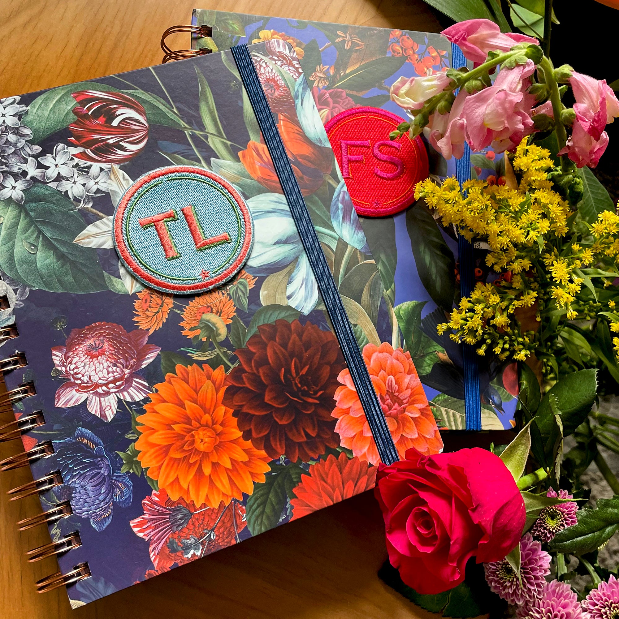 Ringbuch Dahlie mit Initialen-Patch