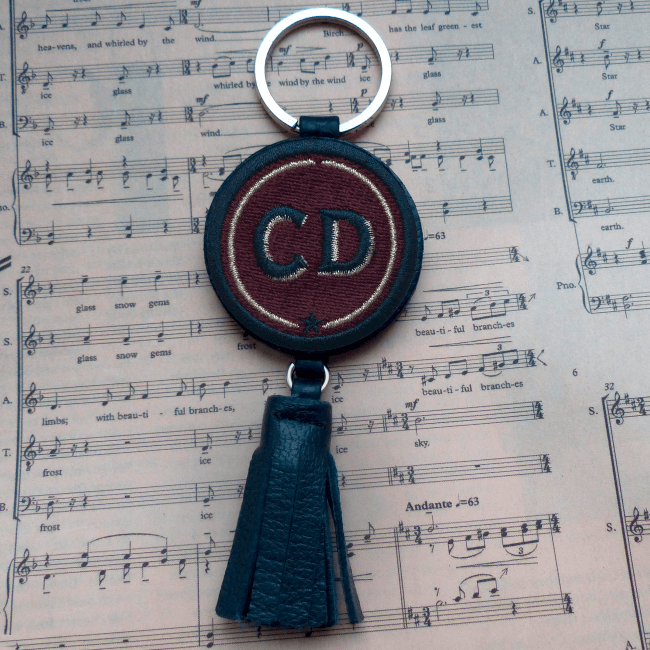 Schlüsselanhänger INITIALEN · bordeaux · mit Tassel · personalisierbar