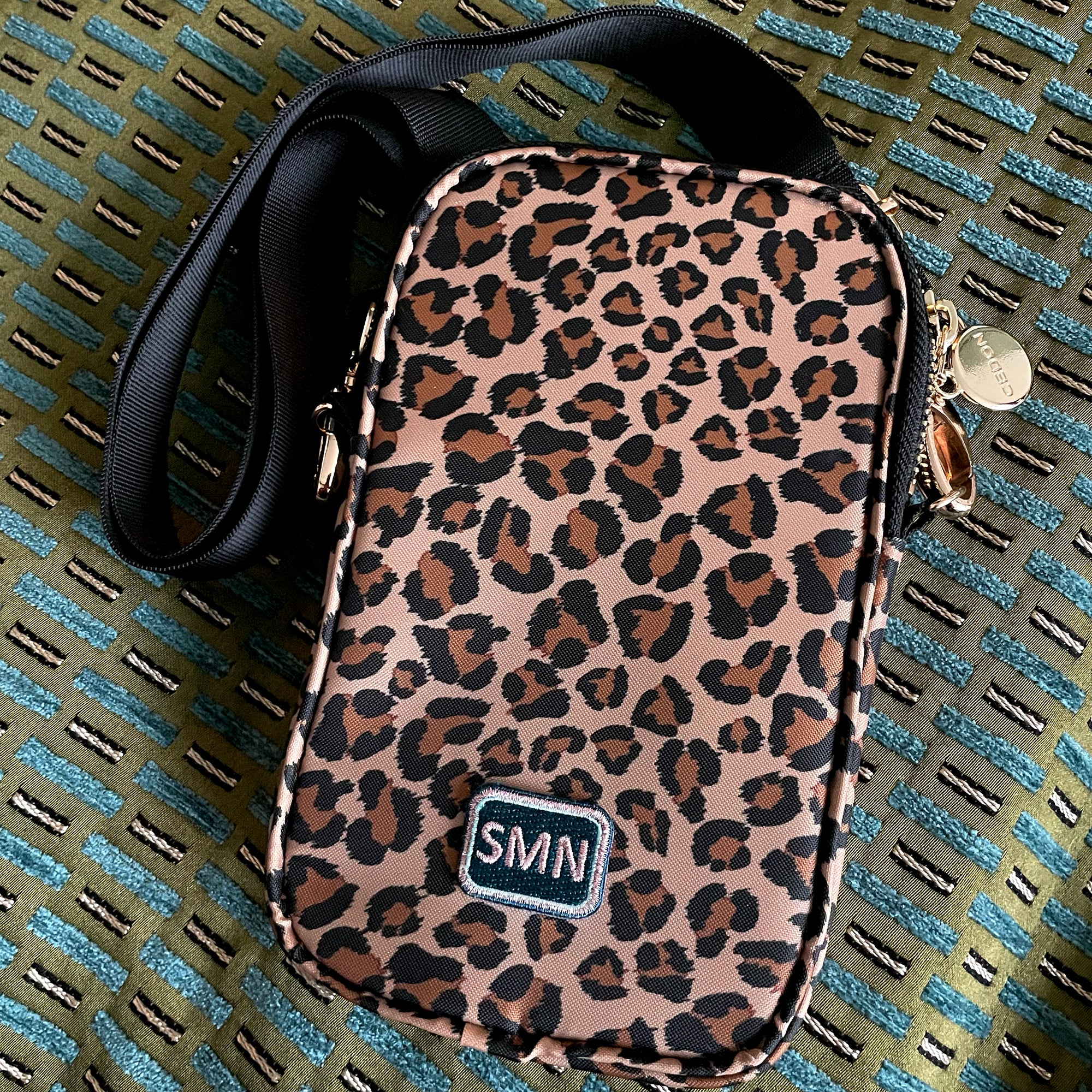 Cross Bag LEO mit Initialen-Patch