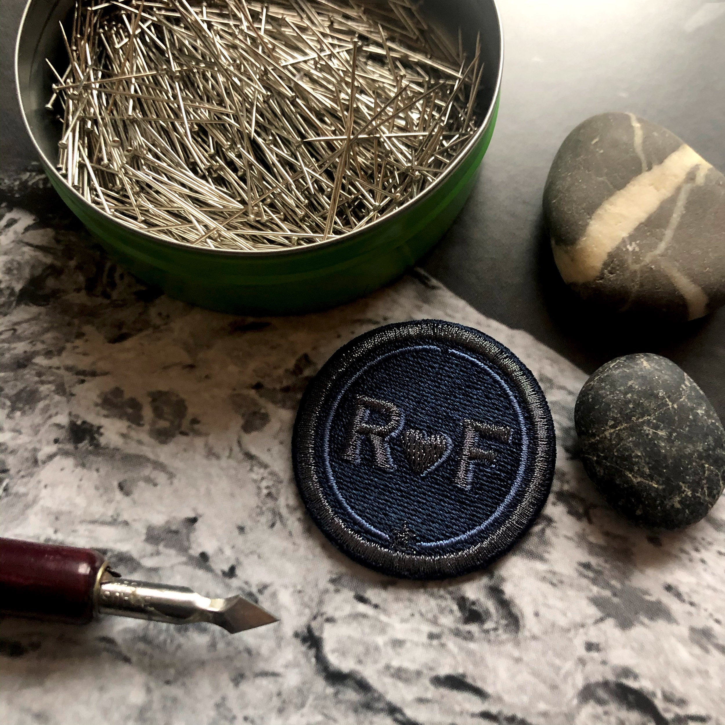 Label LOVE · 4cm · anthrazit metallic/marine · personalisierbar