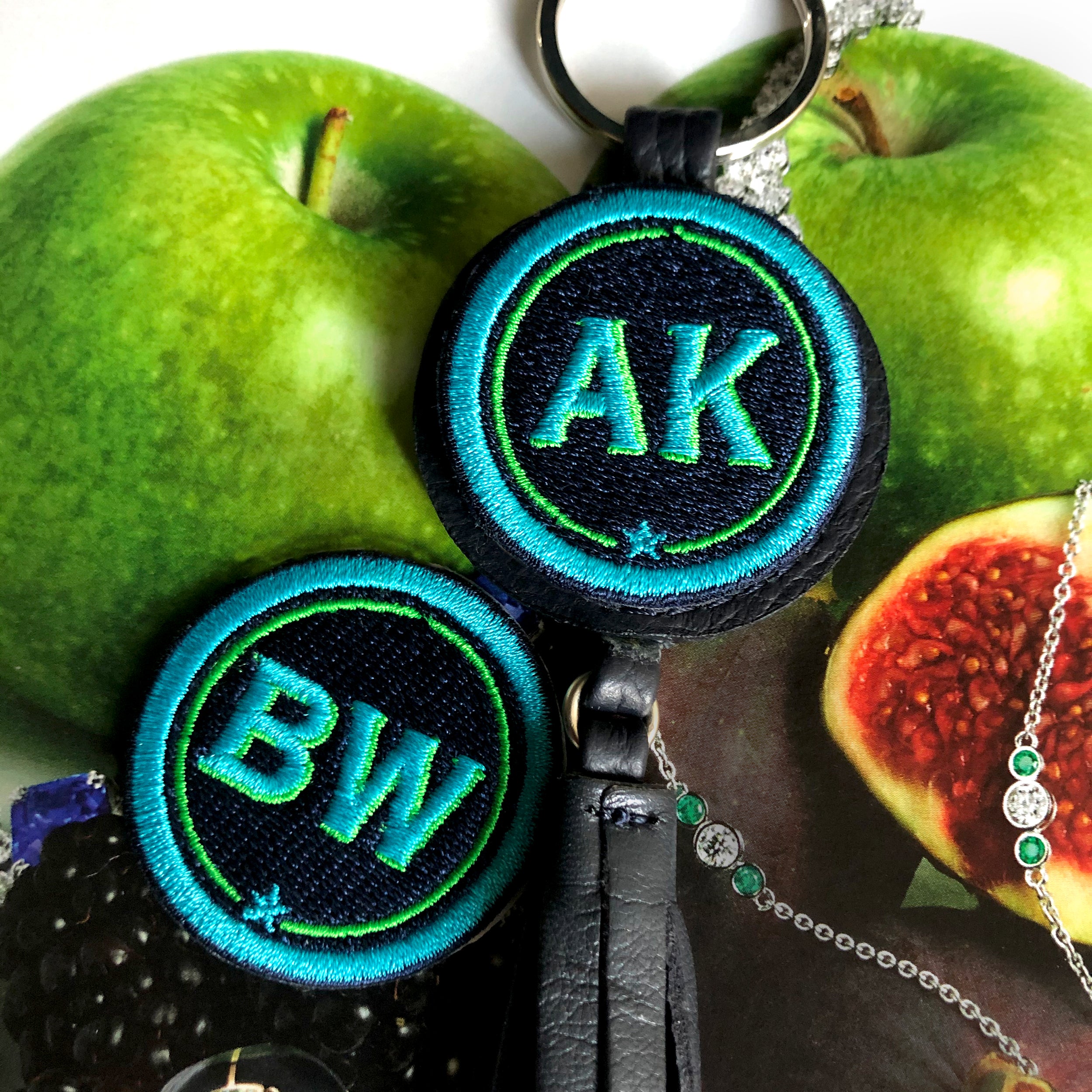 Schlüsselanhänger INITIALEN · türkis/grün · personalisierbar