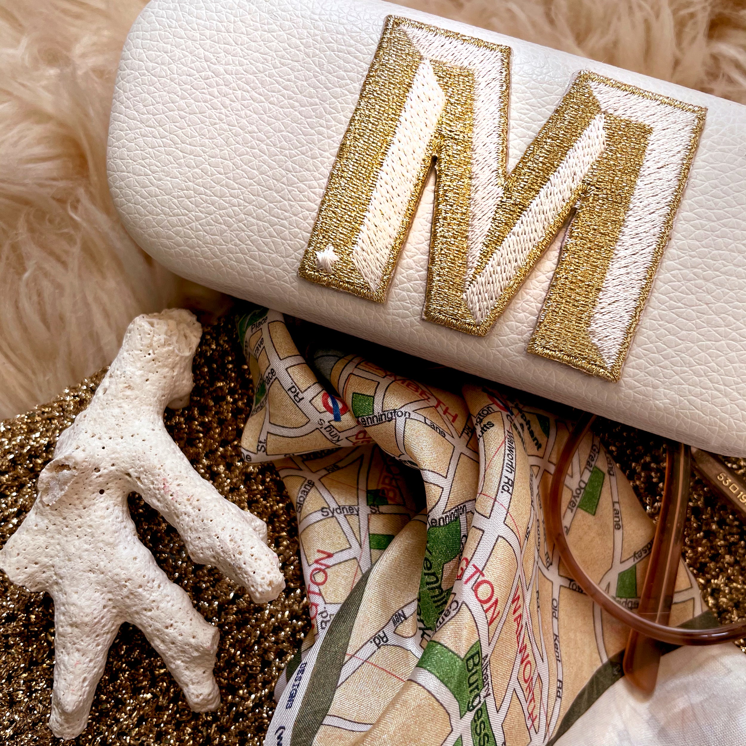 Label SINGLE LETTER · gold/weiß