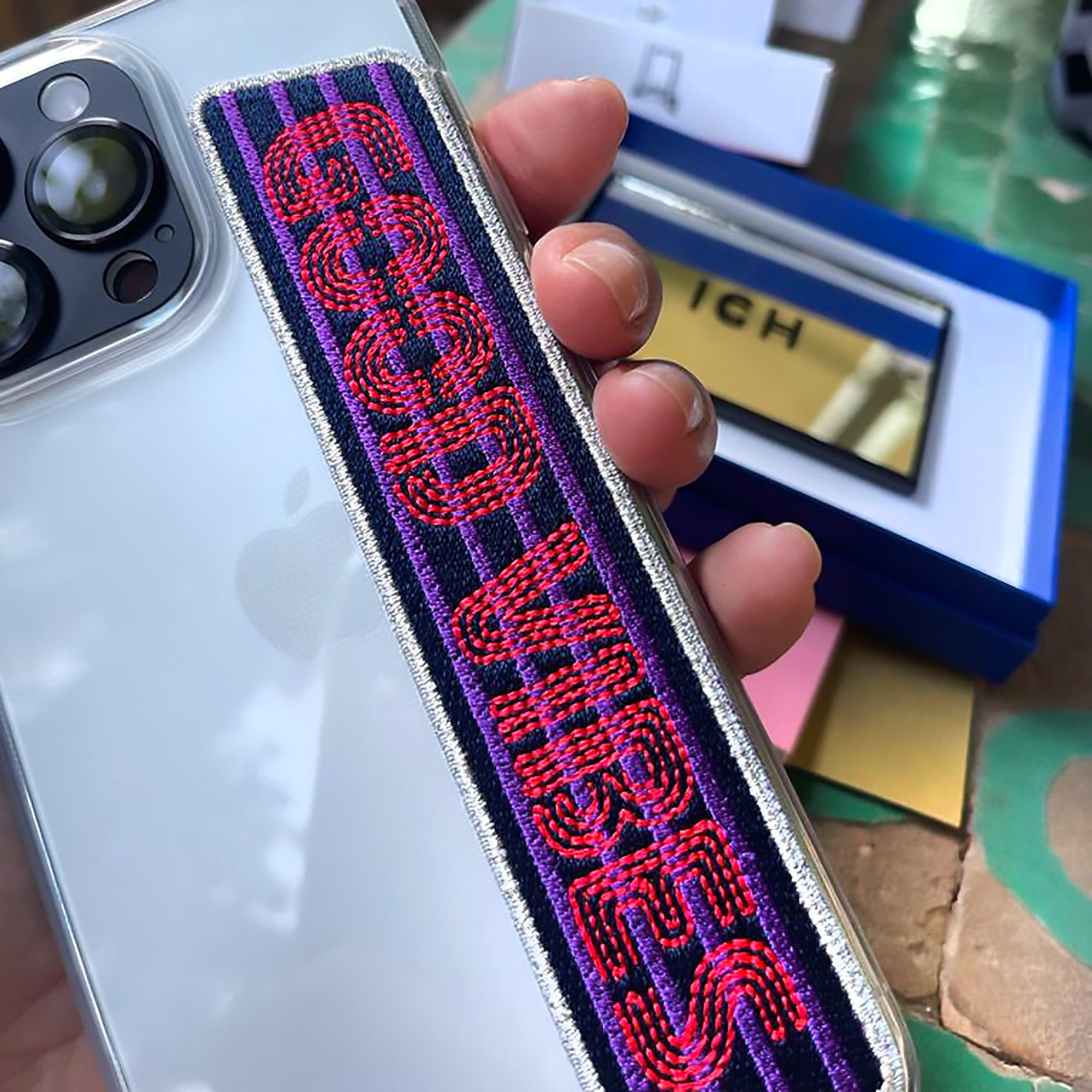 Label GOOD VIBES · gelb