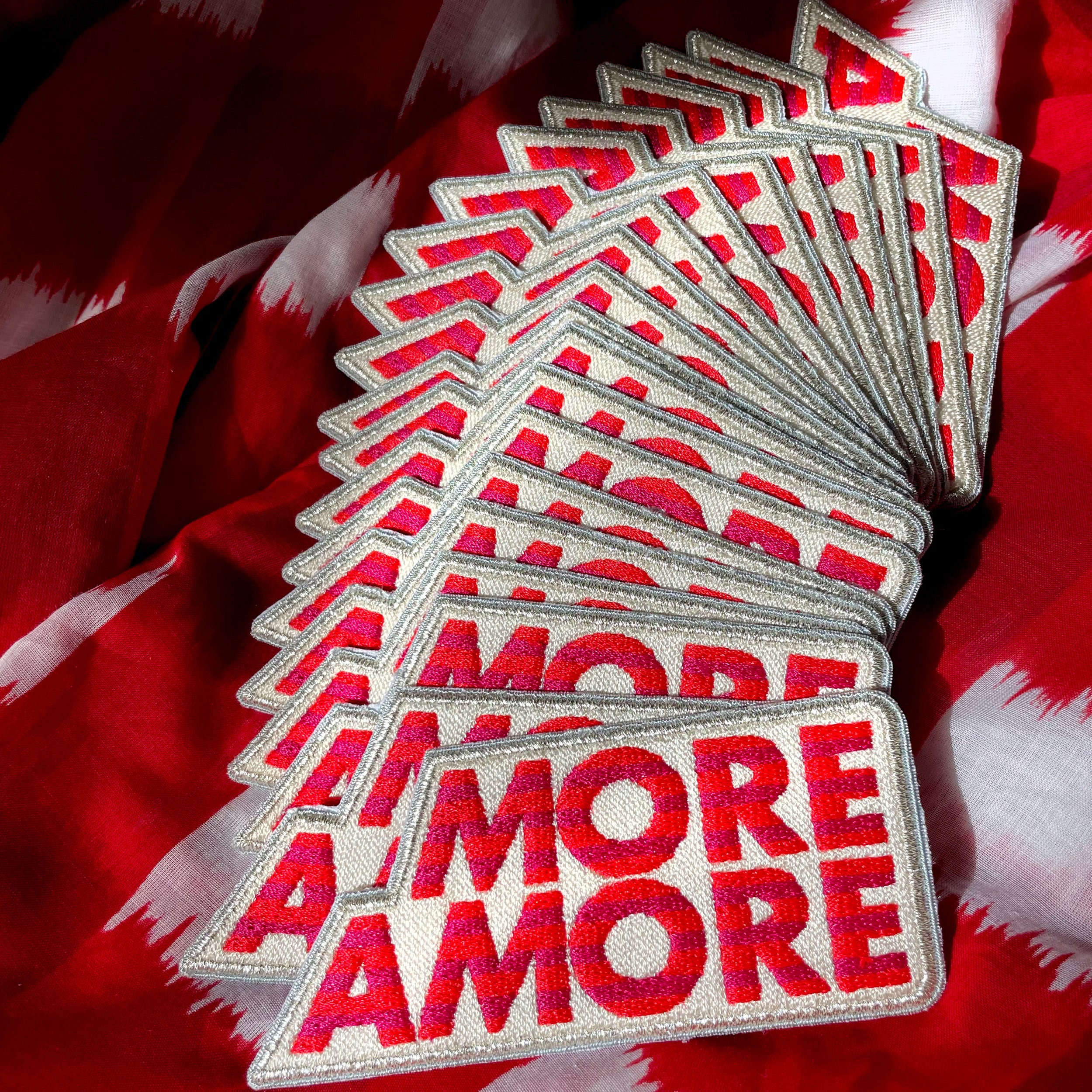 Label MORE AMORE