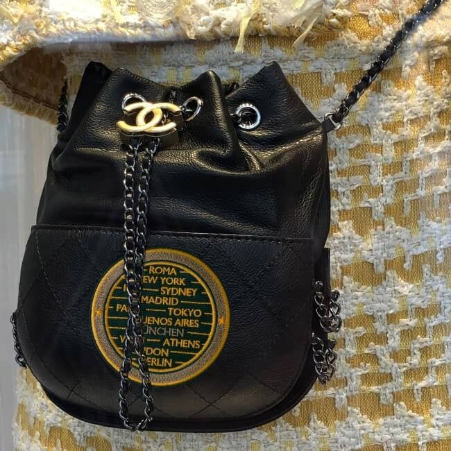 Label CITIES · gelb/beige · personalisierbar