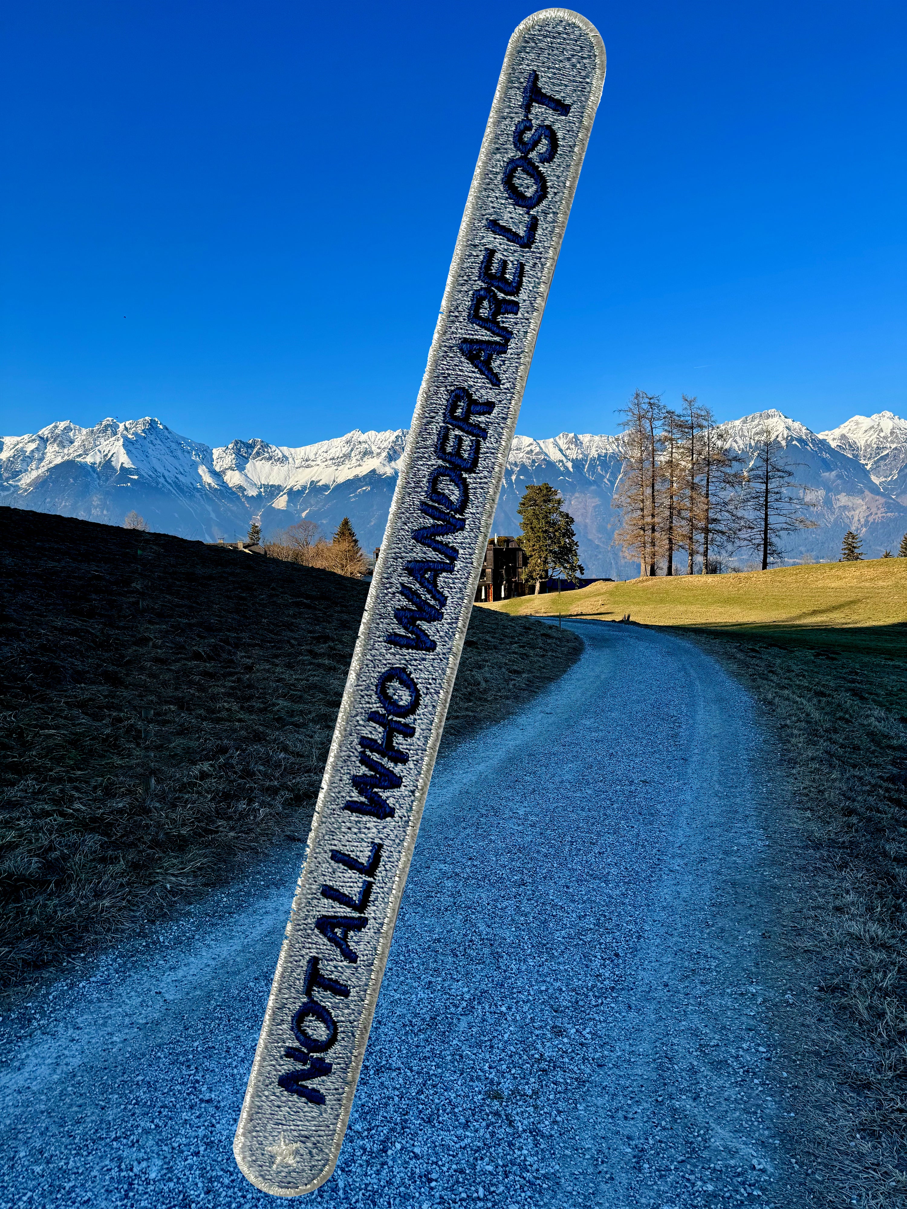 KOFFER PATCH: NOT ALL WHO WANDER...GRAU