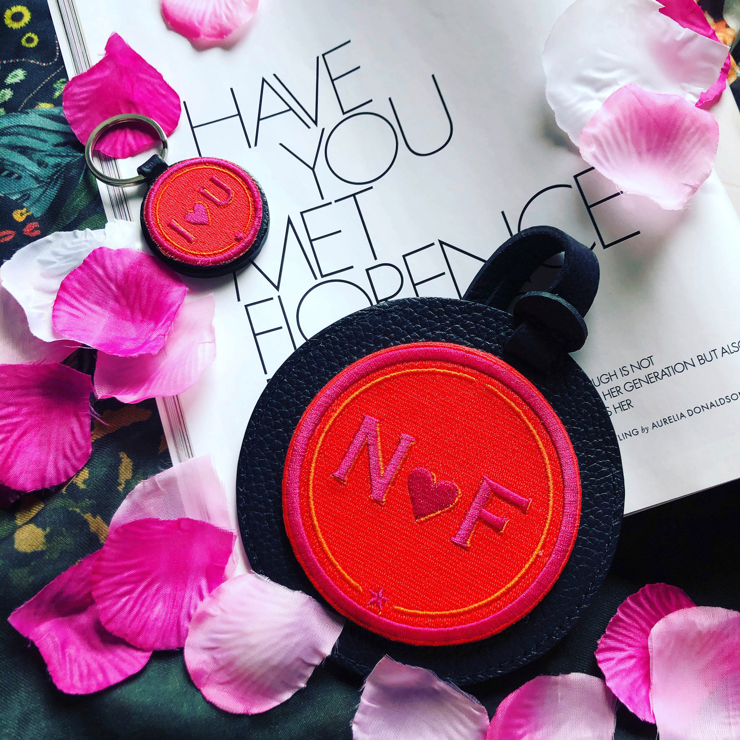 Label LOVE · 4cm · rot/pink · personalisierbar