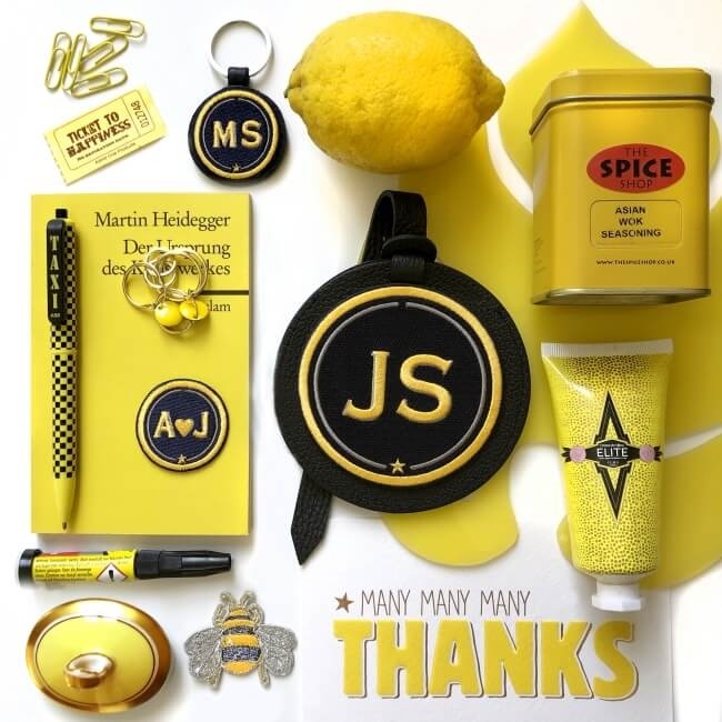 Schlüsselanhänger INITIALEN · gelb/beige