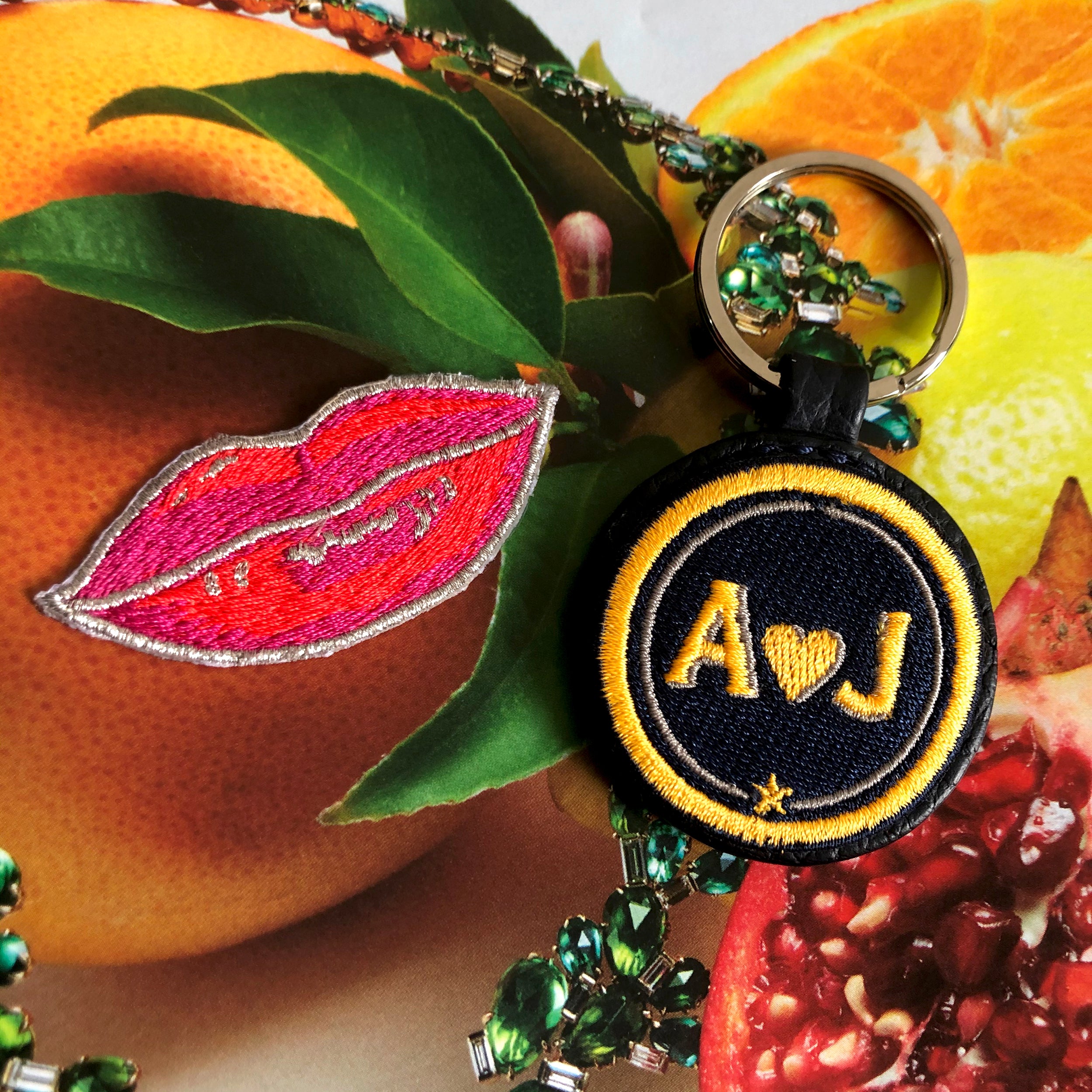 Label LOVE · 4cm · gelb/beige · personalisierbar