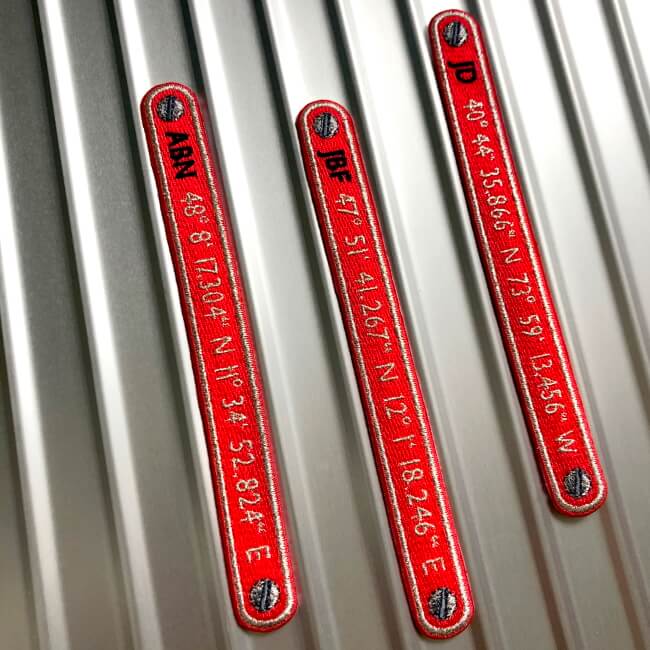 KOFFER PATCH: INITIALEN + GPS KOORDINATEN Rot · personalisierbar