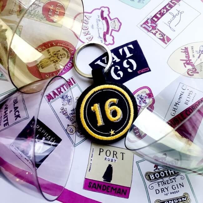 Schlüsselanhänger INITIALEN · gelb/beige · mit Tassel · personalisierbar