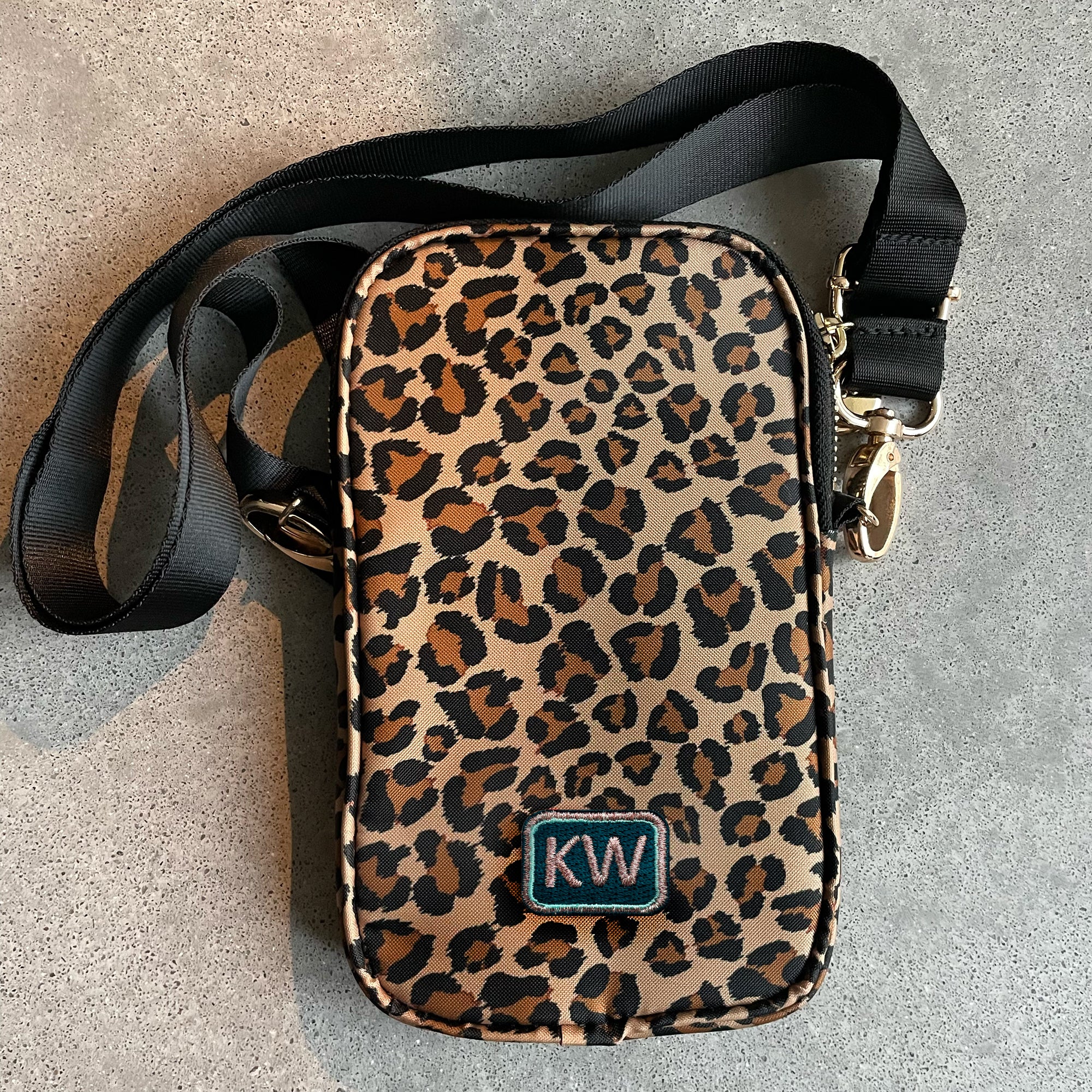 Cross Bag LEO mit Initialen-Patch