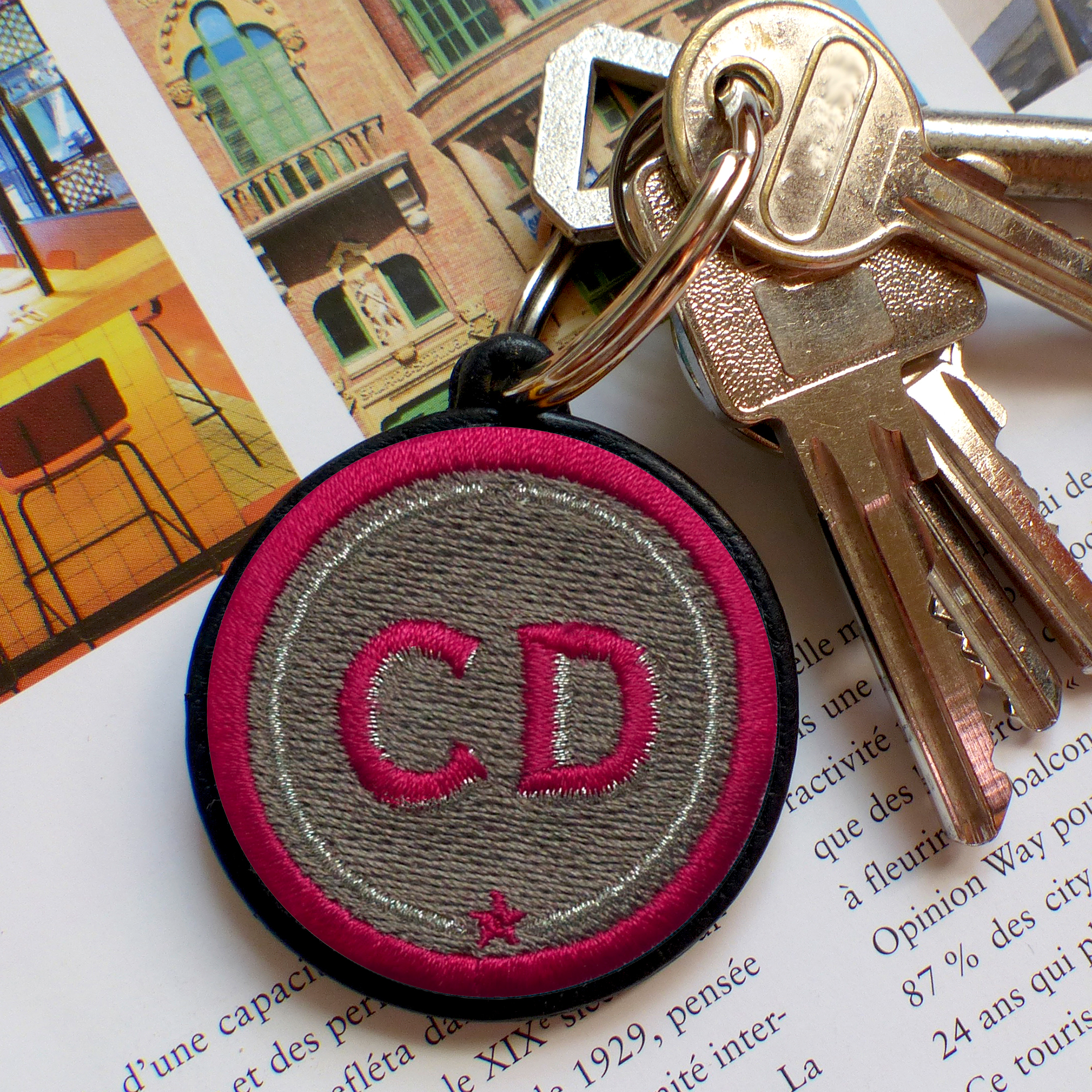 Schlüsselanhänger INITIALEN · beige · mit Tassel · personalisierbar