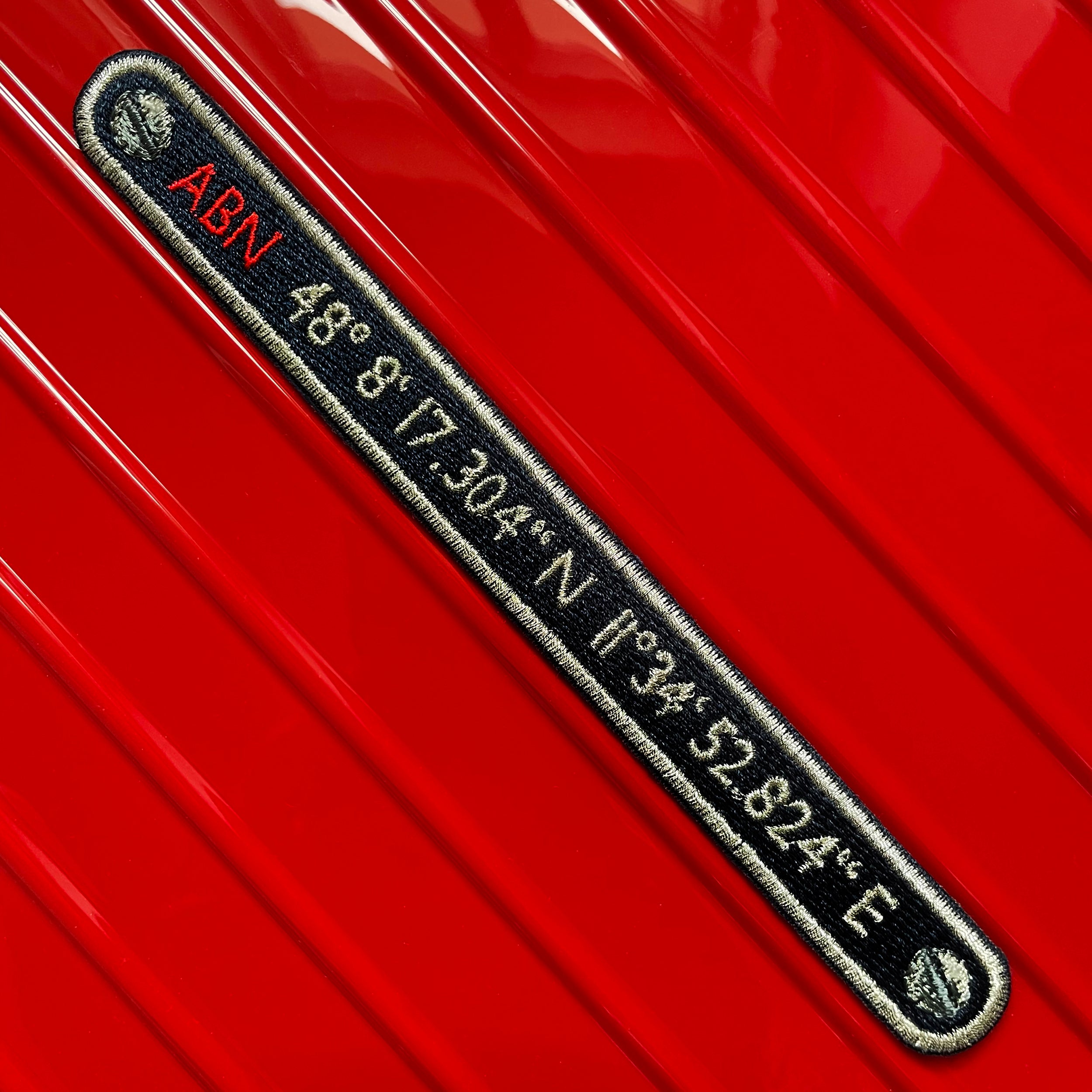 KOFFER PATCH: INITIALEN + GPS KOORDINATEN BLAU · personalisierbar