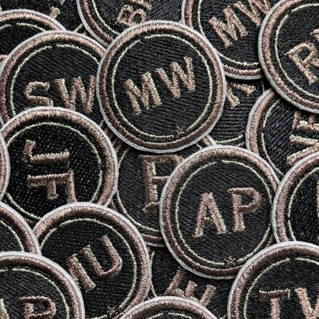 Label INITIALEN · 4cm · grau/metallic · personalisierbar